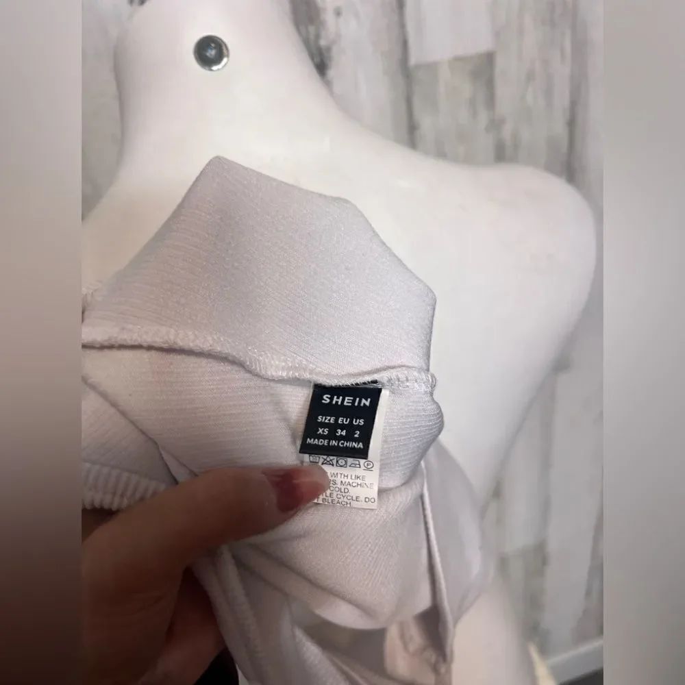 White crop top - Picture 2 of 5